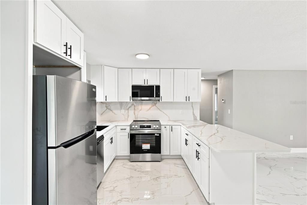 На продажу: $324,999 (3 спален, 2 ванн, 1283 Квадратных фут)
