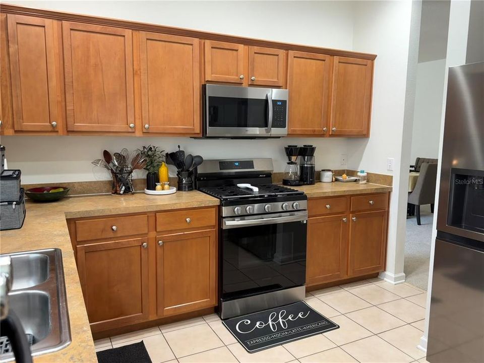 For Rent: $2,300 (3 beds, 3 baths, 1675 Square Feet)