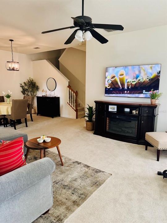For Rent: $2,300 (3 beds, 3 baths, 1675 Square Feet)