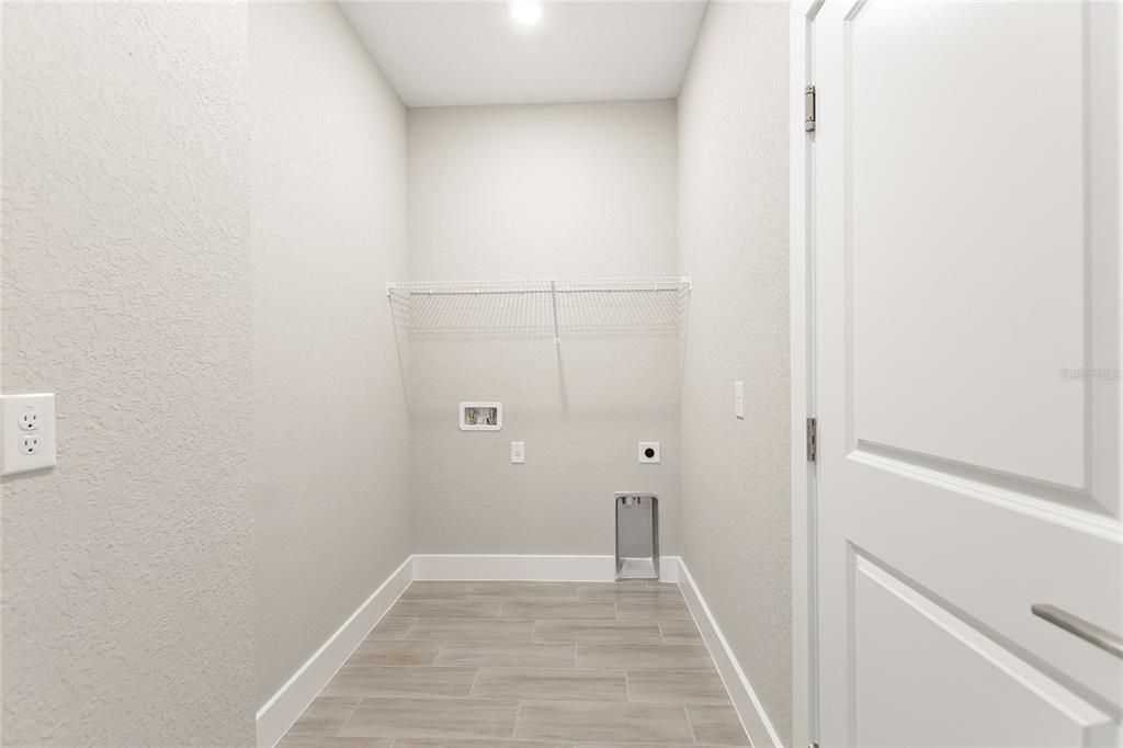 For Rent: $2,095 (4 beds, 2 baths, 1670 Square Feet)