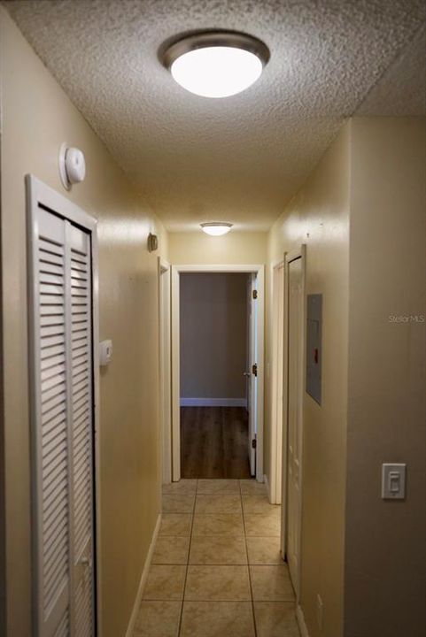 For Sale: $149,900 (2 beds, 2 baths, 912 Square Feet)