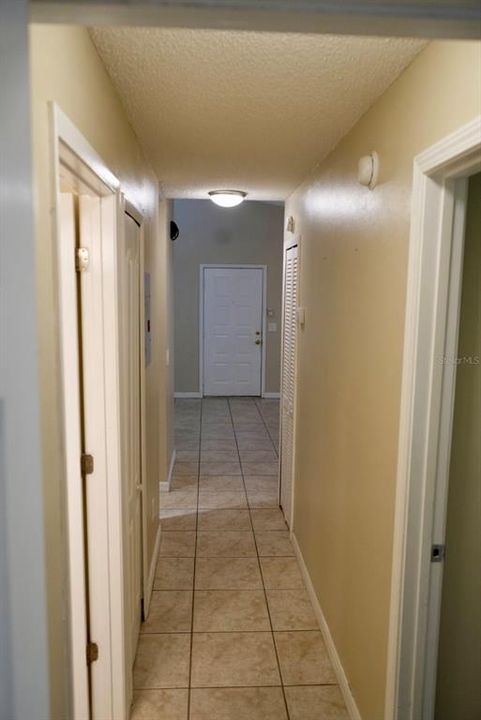 For Sale: $149,900 (2 beds, 2 baths, 912 Square Feet)