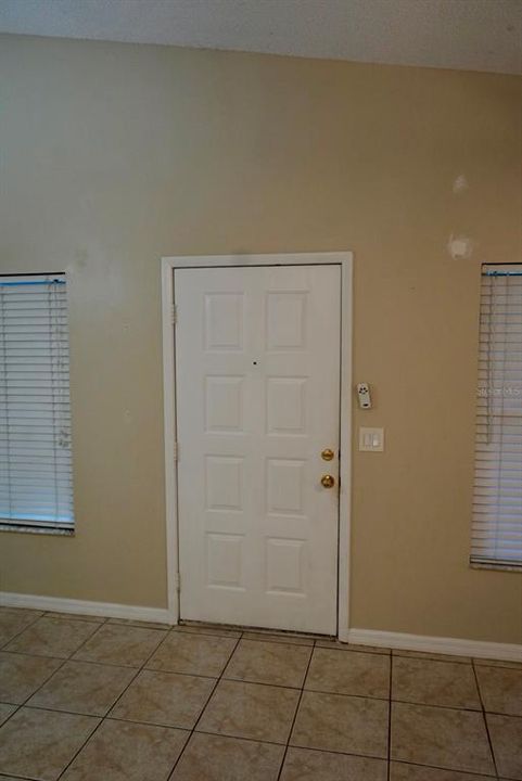 For Sale: $149,900 (2 beds, 2 baths, 912 Square Feet)