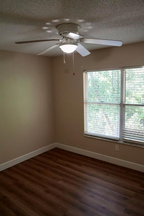For Sale: $149,900 (2 beds, 2 baths, 912 Square Feet)