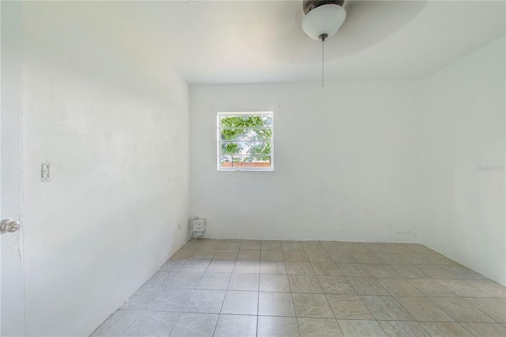 На продажу: $355,000 (4 спален, 2 ванн, 1444 Квадратных фут)