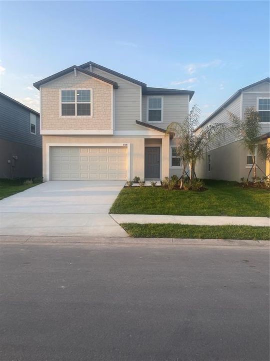 Recently Sold: $355,000 (5 beds, 2 baths, 2215 Square Feet)