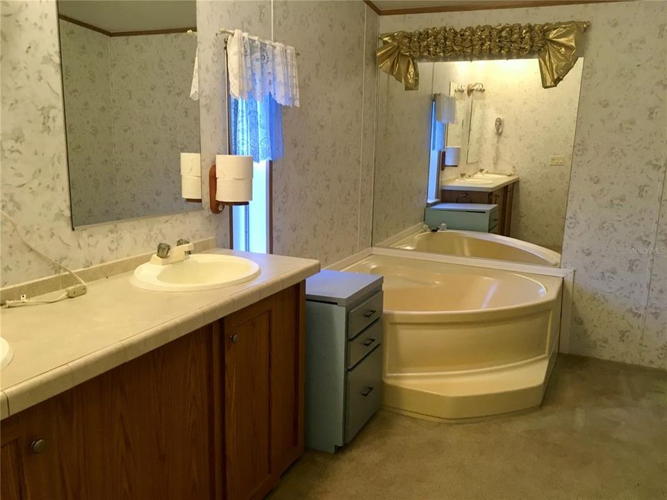 For Sale: $214,900 (4 beds, 2 baths, 1809 Square Feet)