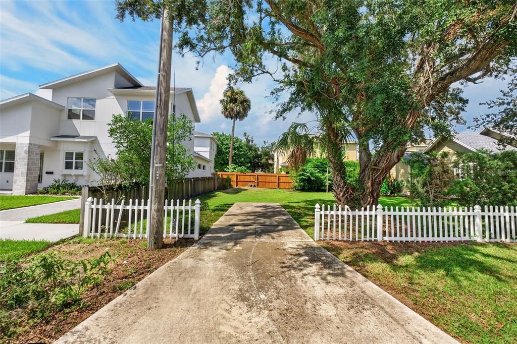 На продажу: $425,000 (2 спален, 2 ванн, 1215 Квадратных фут)