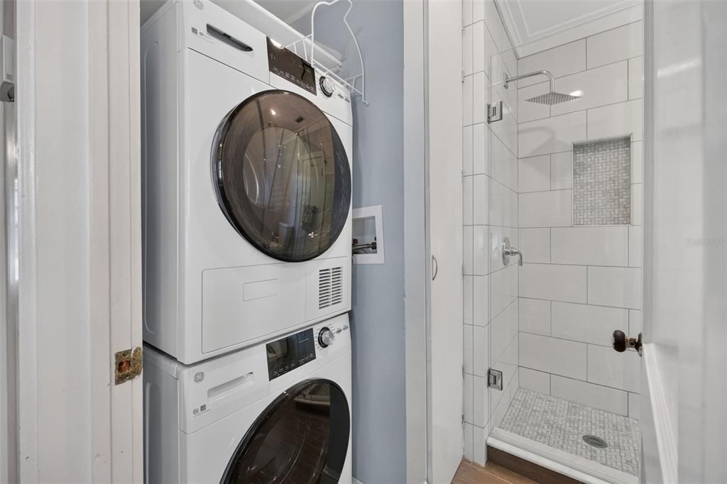 На продажу: $425,000 (2 спален, 2 ванн, 1215 Квадратных фут)