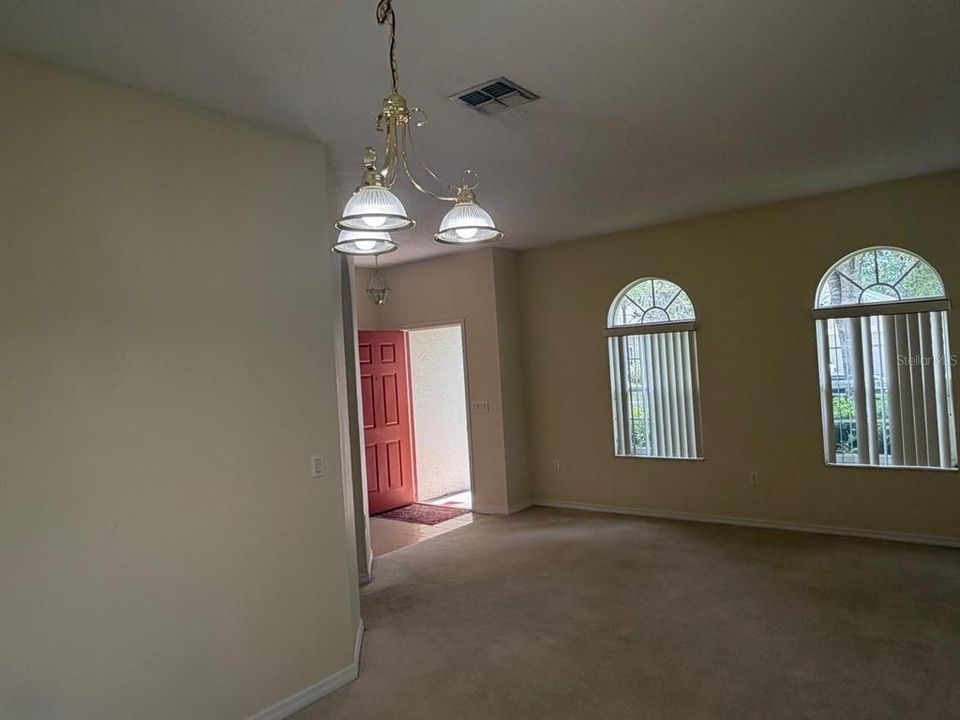 В аренду: $2,450 (4 спален, 2 ванн, 1705 Квадратных фут)