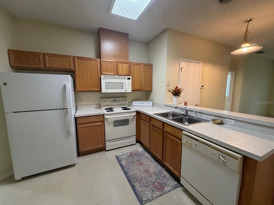 В аренду: $2,450 (4 спален, 2 ванн, 1705 Квадратных фут)