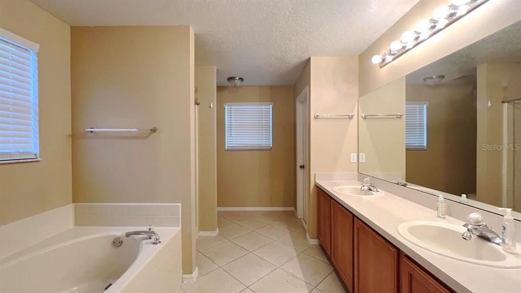For Sale: $599,500 (5 beds, 3 baths, 3214 Square Feet)