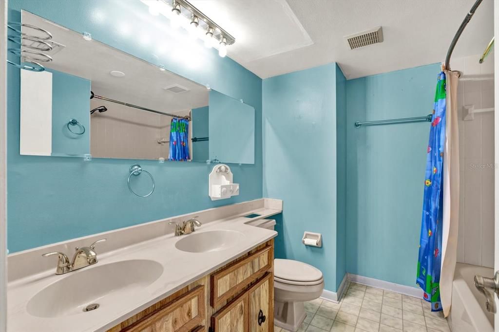 Active With Contract: $390,000 (4 beds, 2 baths, 1769 Square Feet)