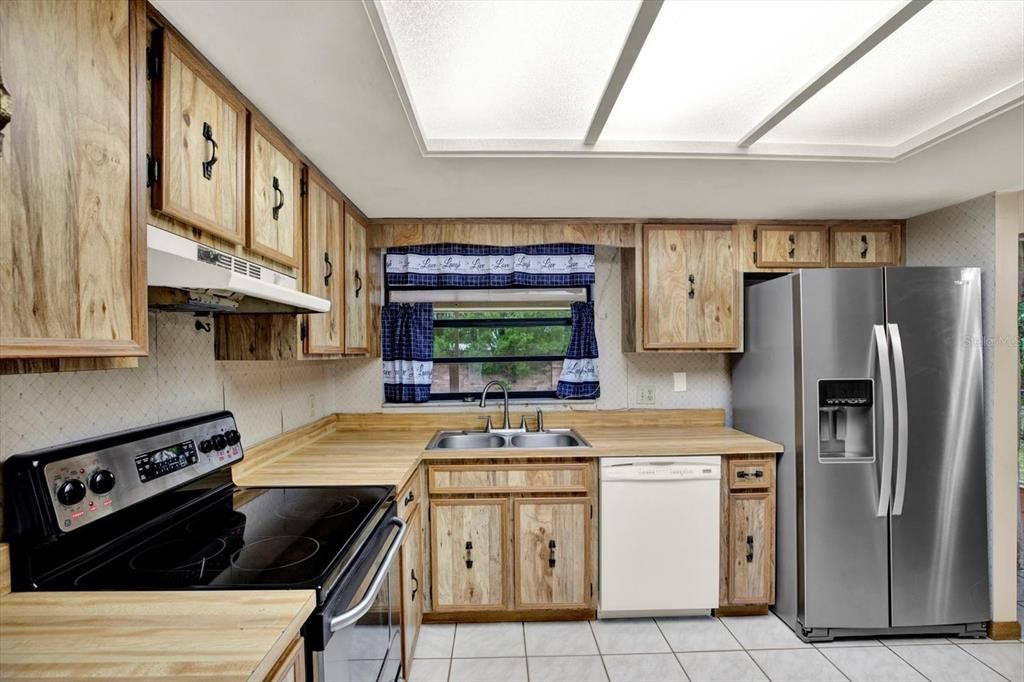 Active With Contract: $390,000 (4 beds, 2 baths, 1769 Square Feet)