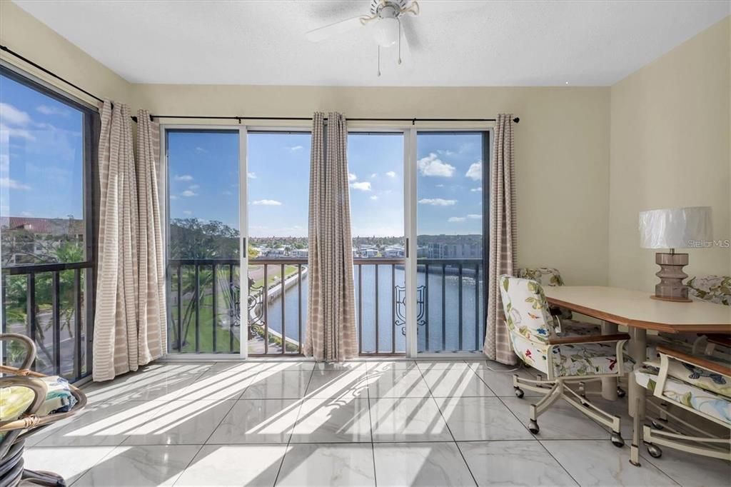 For Sale: $239,900 (2 beds, 2 baths, 1060 Square Feet)