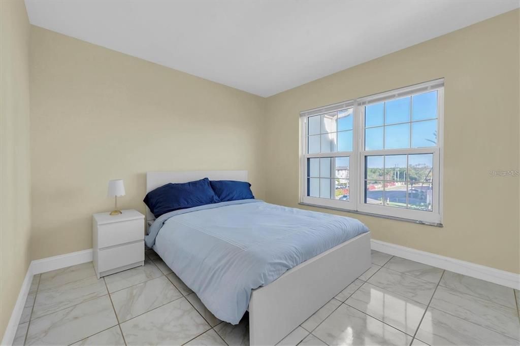 For Sale: $239,900 (2 beds, 2 baths, 1060 Square Feet)