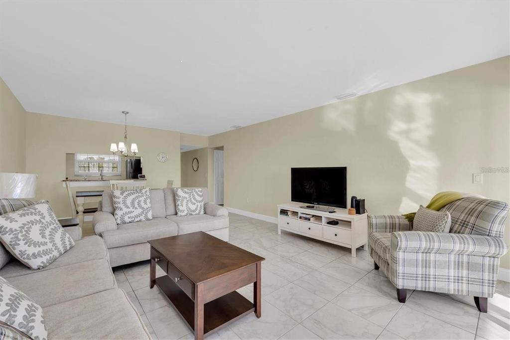 For Sale: $239,900 (2 beds, 2 baths, 1060 Square Feet)