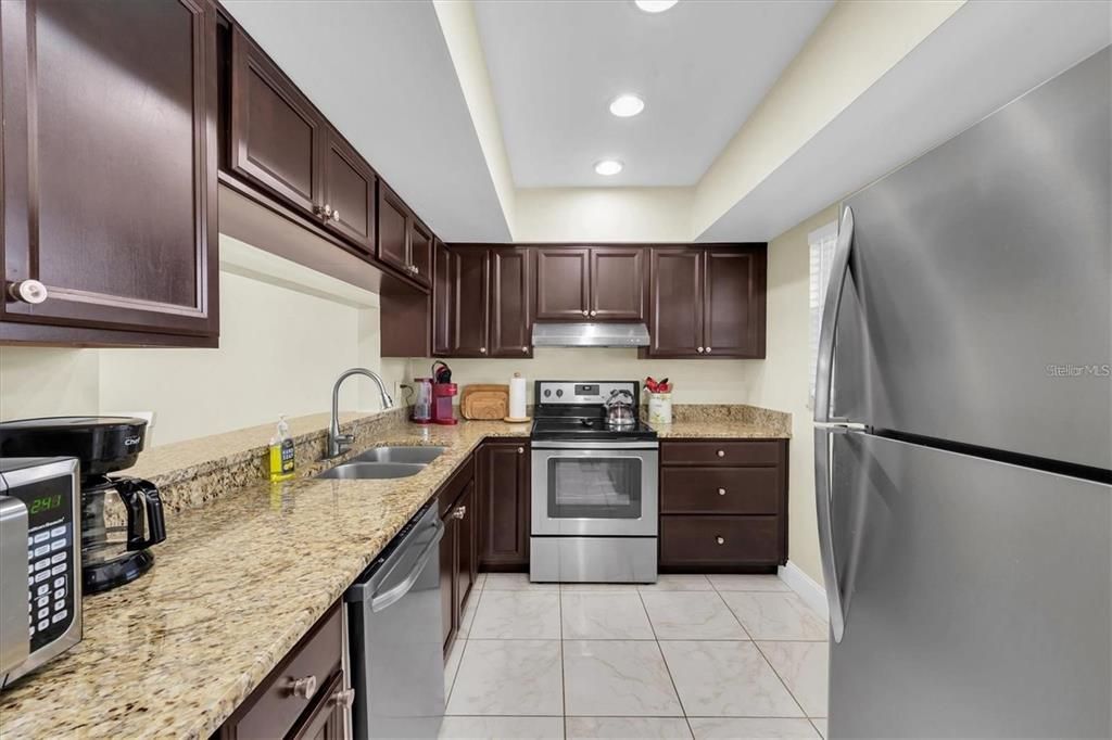 For Sale: $239,900 (2 beds, 2 baths, 1060 Square Feet)