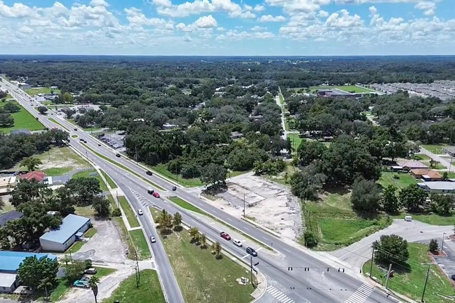 На продажу: $350,000 (0.87 acres)