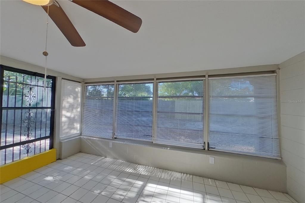 For Rent: $2,549 (3 beds, 2 baths, 1272 Square Feet)