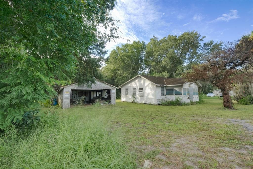 For Sale: $600,000 (0.94 acres)