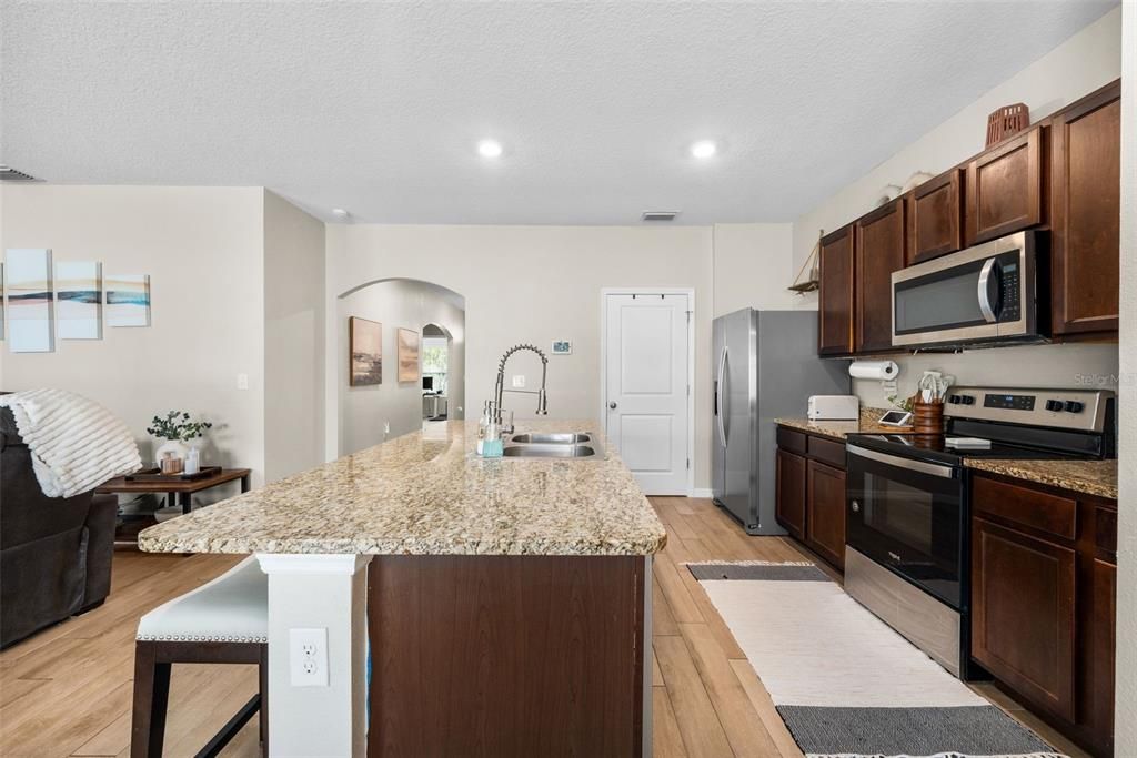 Active With Contract: $349,900 (3 beds, 2 baths, 1615 Square Feet)