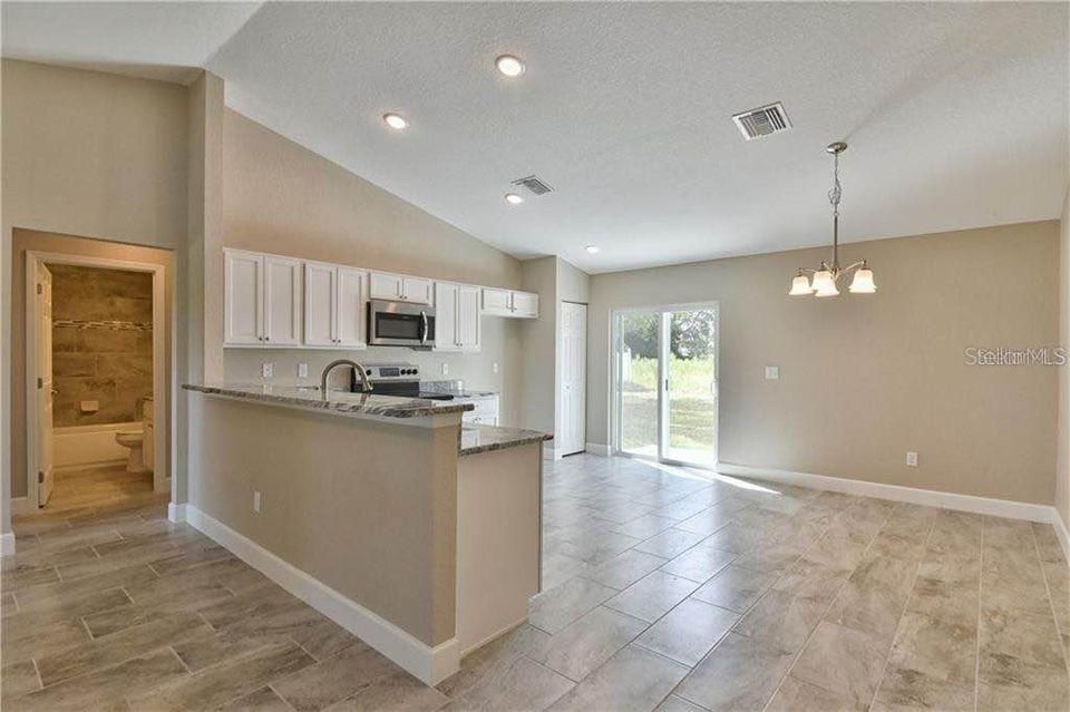 For Rent: $1,750 (3 beds, 2 baths, 1306 Square Feet)