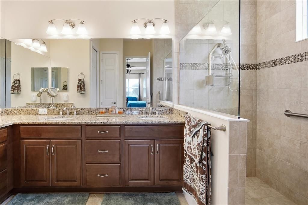 For Sale: $410,000 (2 beds, 2 baths, 1861 Square Feet)