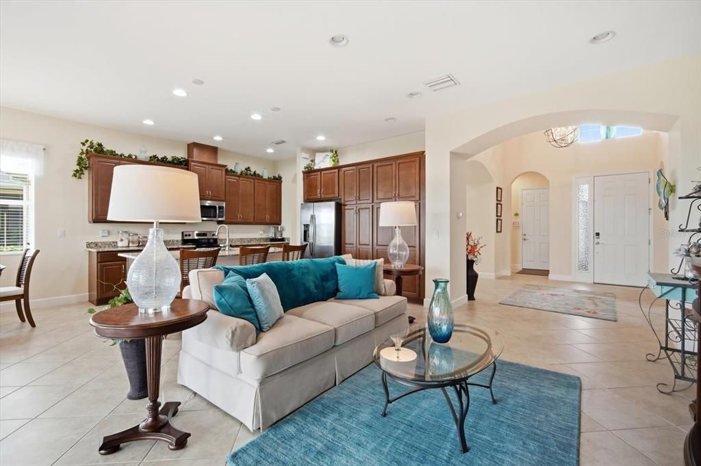 For Sale: $410,000 (2 beds, 2 baths, 1861 Square Feet)