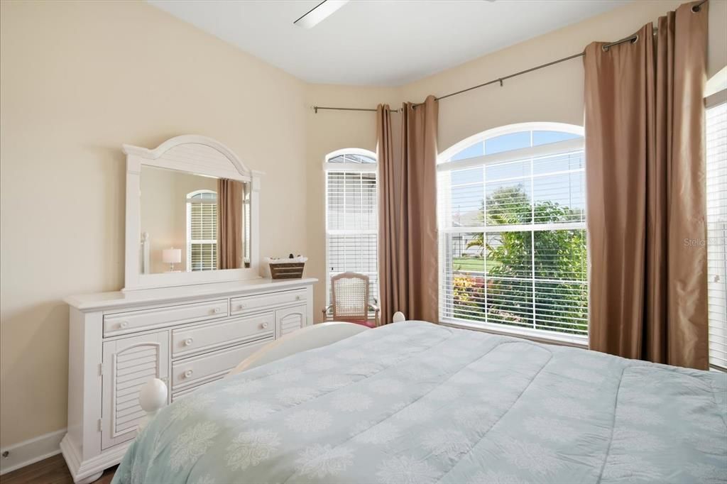 For Sale: $410,000 (2 beds, 2 baths, 1861 Square Feet)