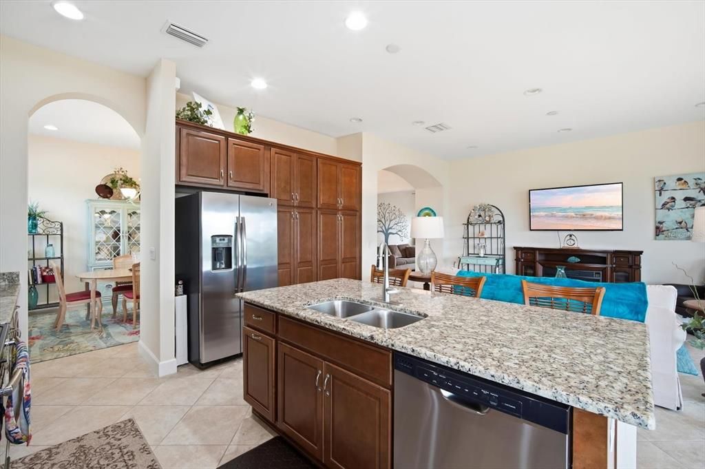 For Sale: $410,000 (2 beds, 2 baths, 1861 Square Feet)