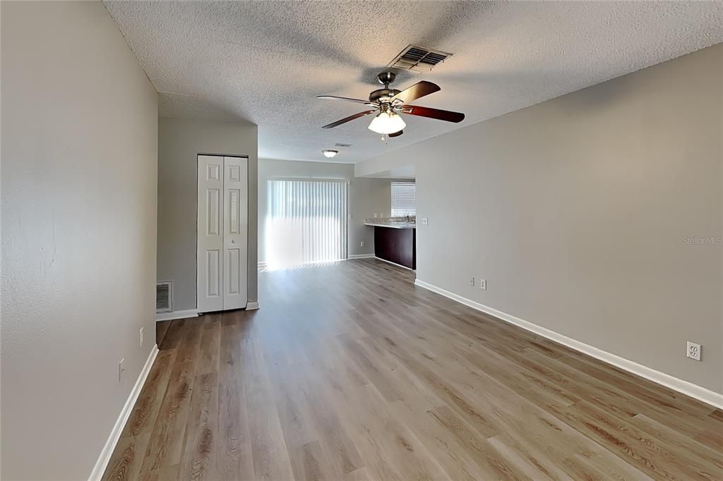 В аренду: $1,799 (3 спален, 2 ванн, 1165 Квадратных фут)