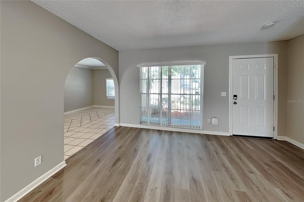 В аренду: $1,799 (3 спален, 2 ванн, 1165 Квадратных фут)