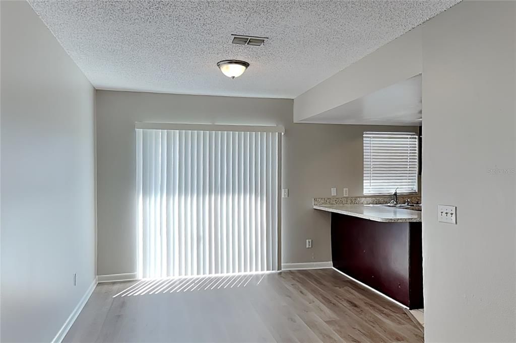 В аренду: $1,799 (3 спален, 2 ванн, 1165 Квадратных фут)