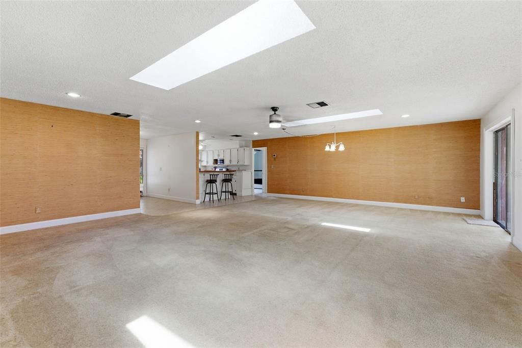 На продажу: $399,900 (3 спален, 2 ванн, 1973 Квадратных фут)