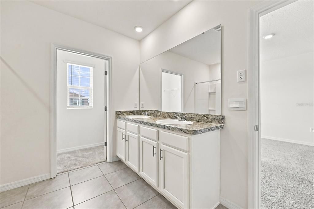 For Sale: $384,900 (5 beds, 3 baths, 2696 Square Feet)