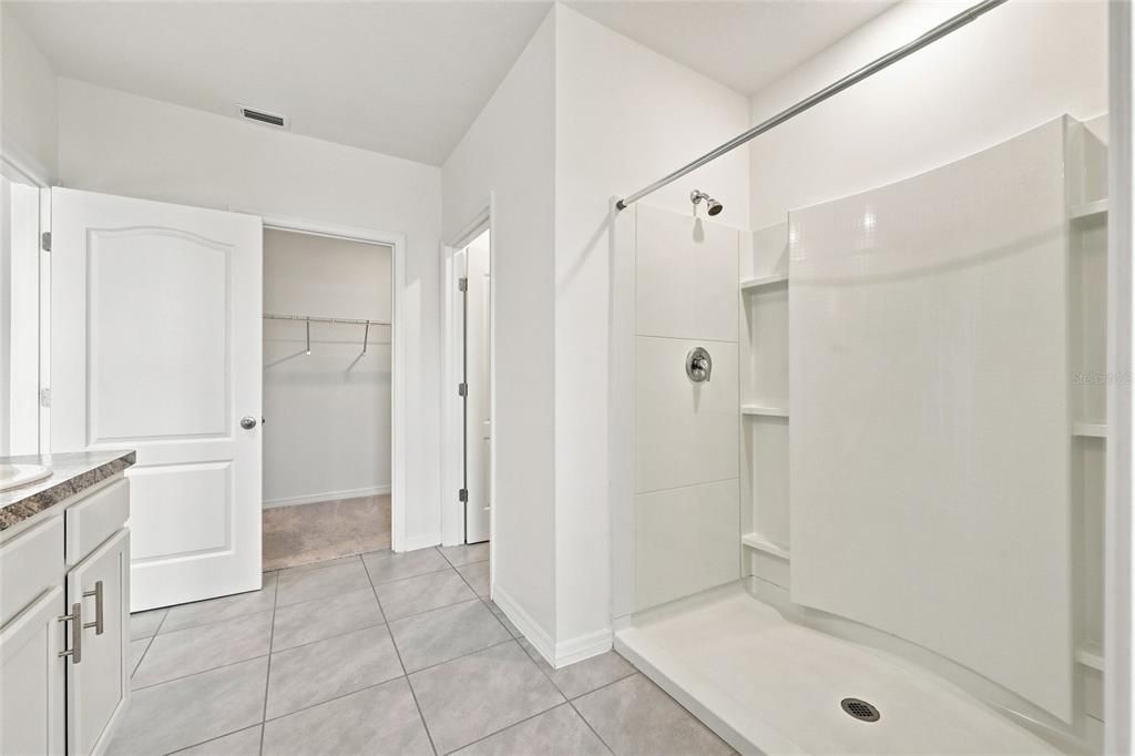 For Sale: $384,900 (5 beds, 3 baths, 2696 Square Feet)