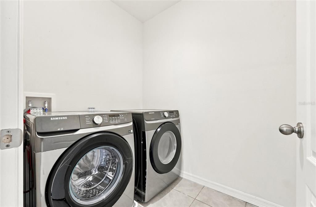For Sale: $384,900 (5 beds, 3 baths, 2696 Square Feet)