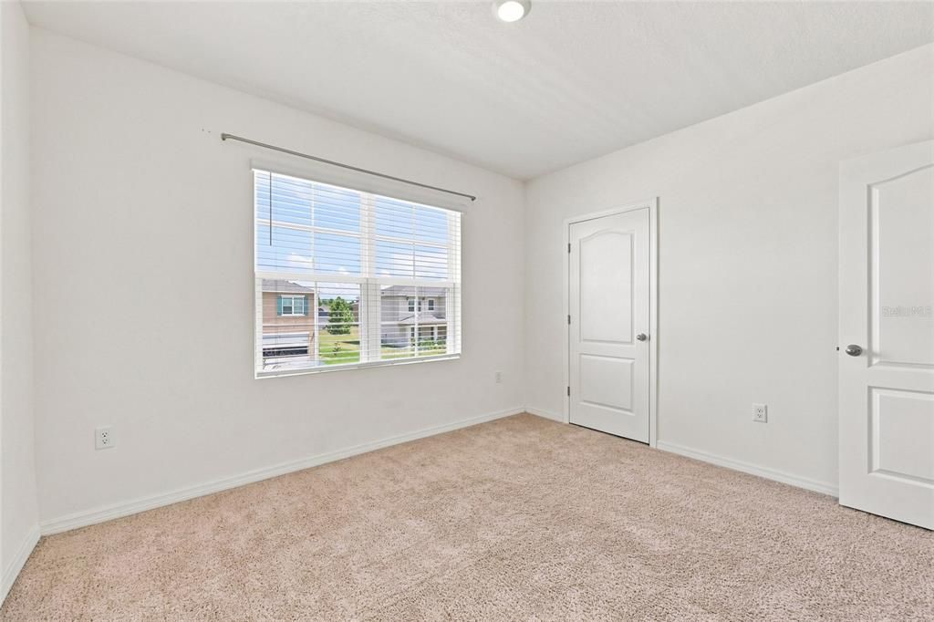 For Sale: $384,900 (5 beds, 3 baths, 2696 Square Feet)