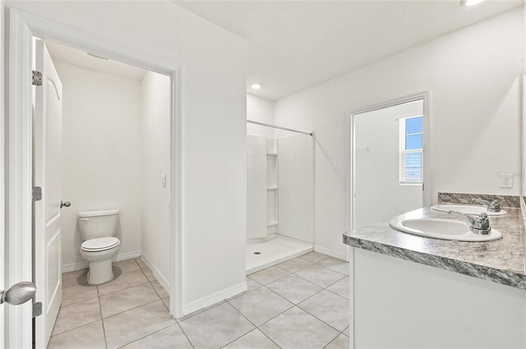 For Sale: $384,900 (5 beds, 3 baths, 2696 Square Feet)