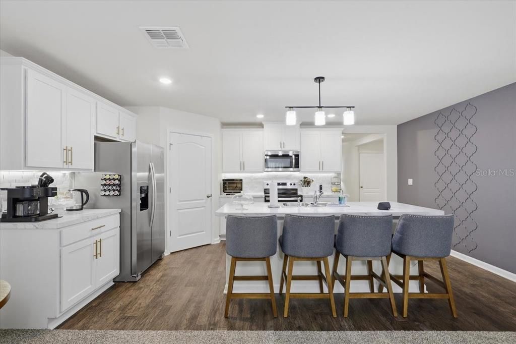 For Sale: $328,000 (4 beds, 2 baths, 1863 Square Feet)