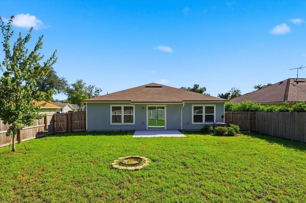 For Sale: $328,000 (4 beds, 2 baths, 1863 Square Feet)