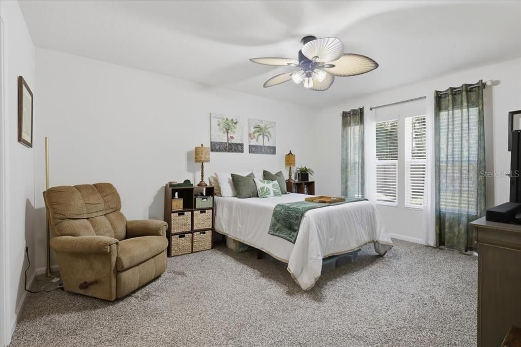 For Sale: $328,000 (4 beds, 2 baths, 1863 Square Feet)