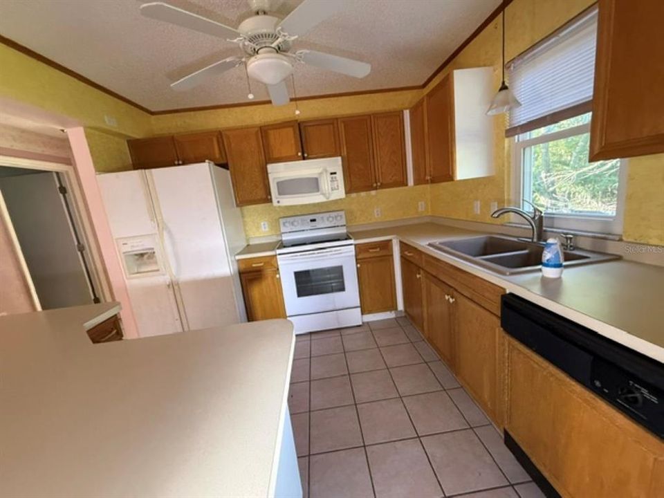 For Sale: $225,000 (3 beds, 2 baths, 1392 Square Feet)