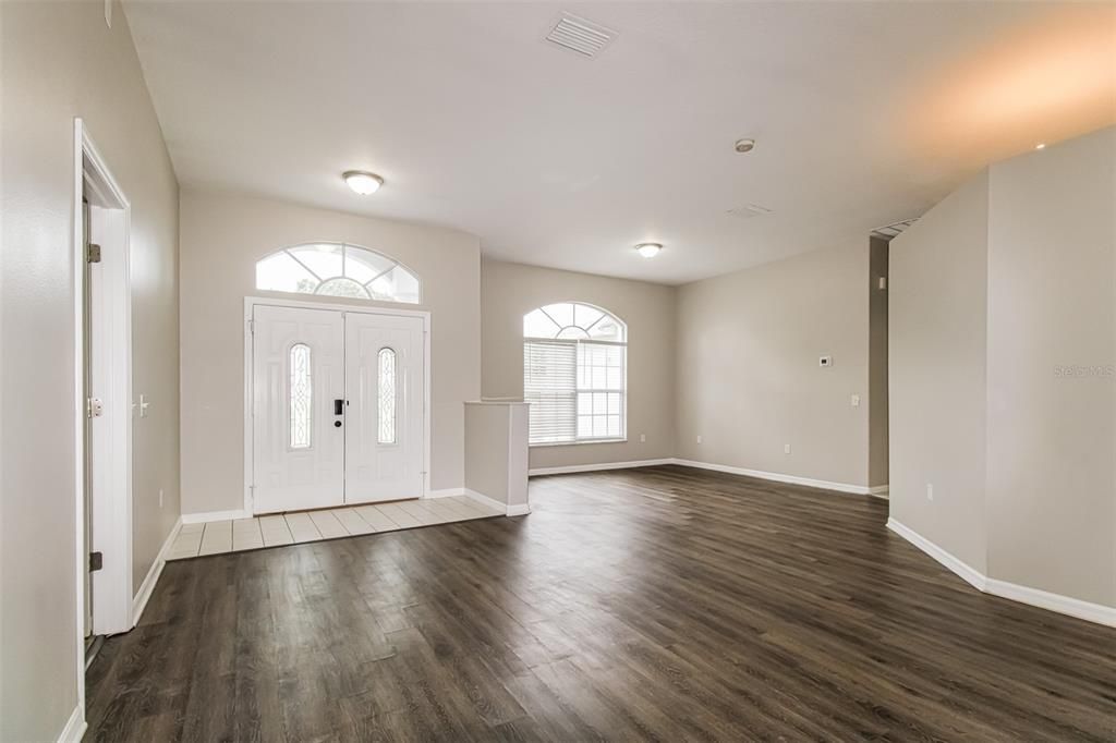 En Venta: $425,000 (3 camas, 2 baños, 2042 Pies cuadrados)
