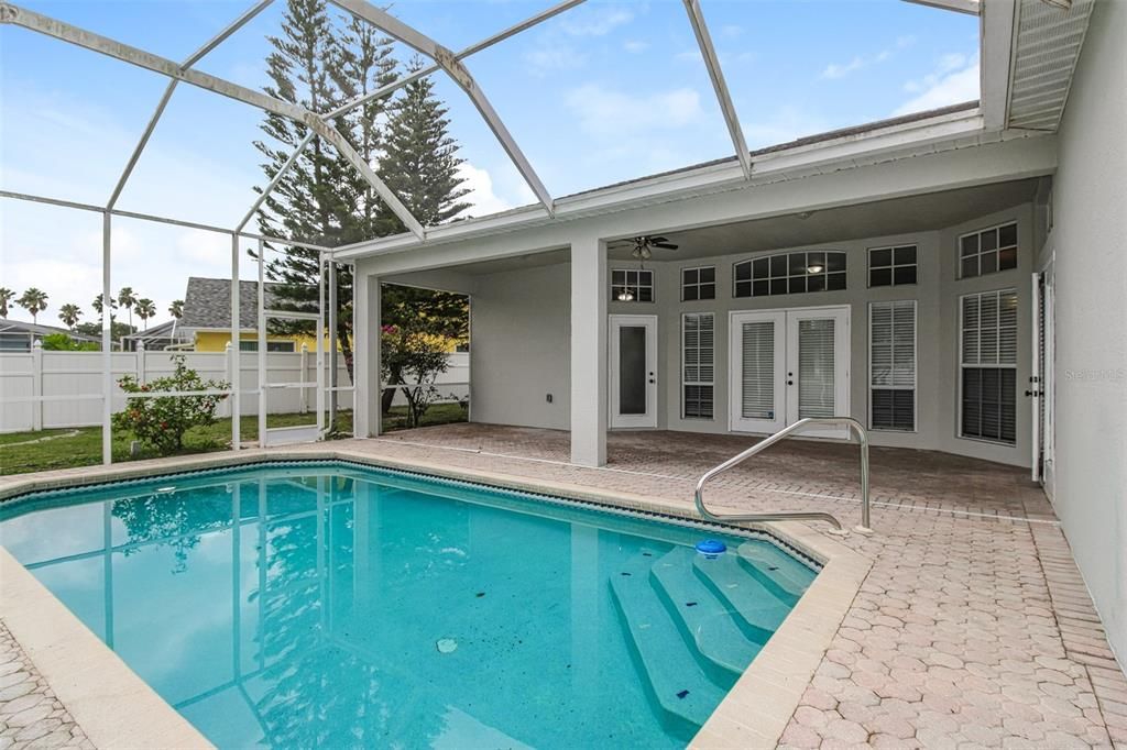En Venta: $425,000 (3 camas, 2 baños, 2042 Pies cuadrados)