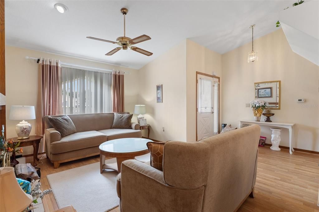 En Venta: $279,900 (3 camas, 2 baños, 1587 Pies cuadrados)