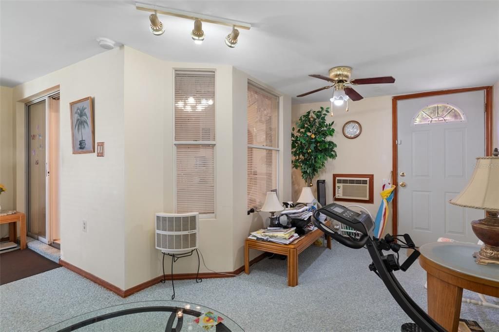 En Venta: $279,900 (3 camas, 2 baños, 1587 Pies cuadrados)