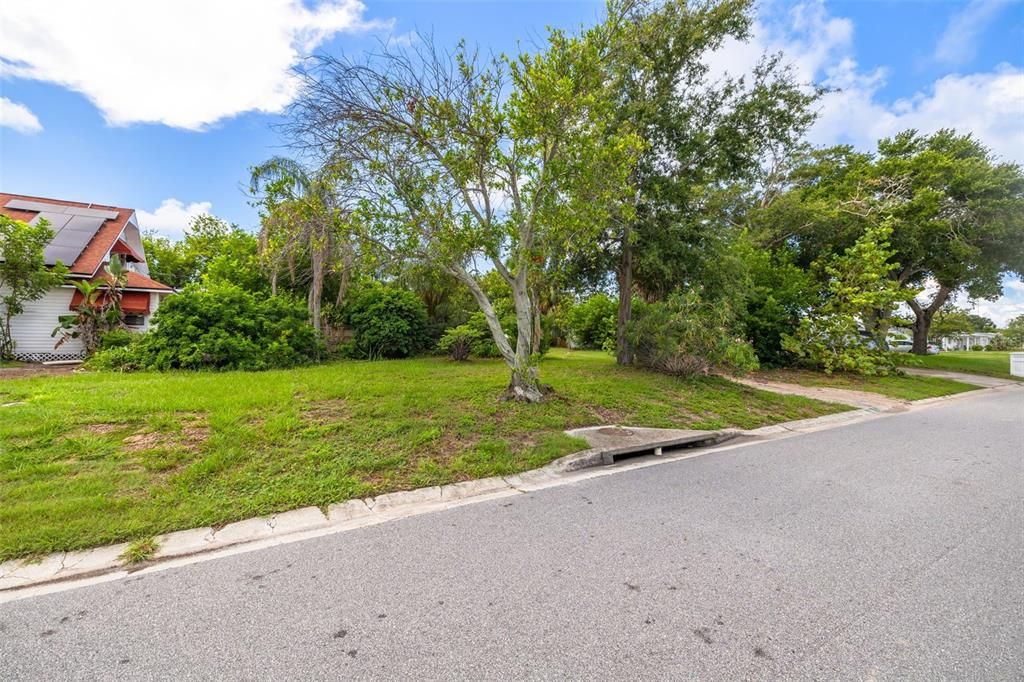待售: $175,000 (0.18 acres)