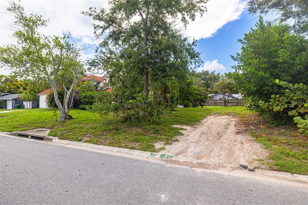 待售: $175,000 (0.18 acres)